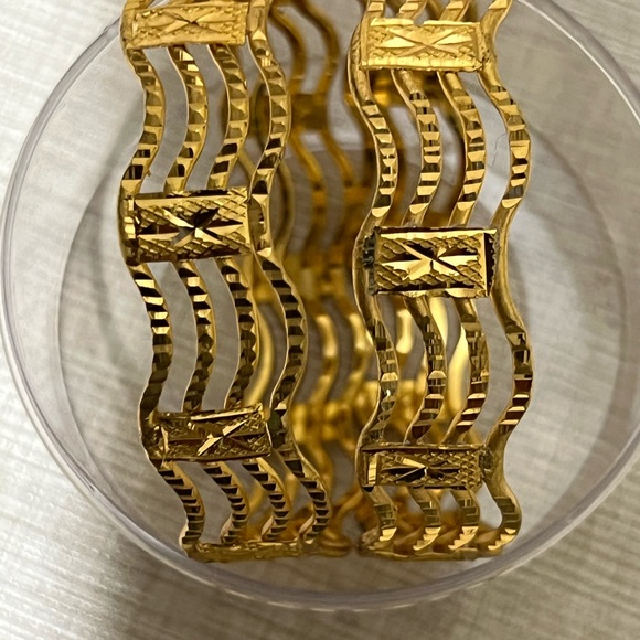 24K Dubai Gold Plated Bangles Set of 2 Size 2.10 - Picture 5 of 6